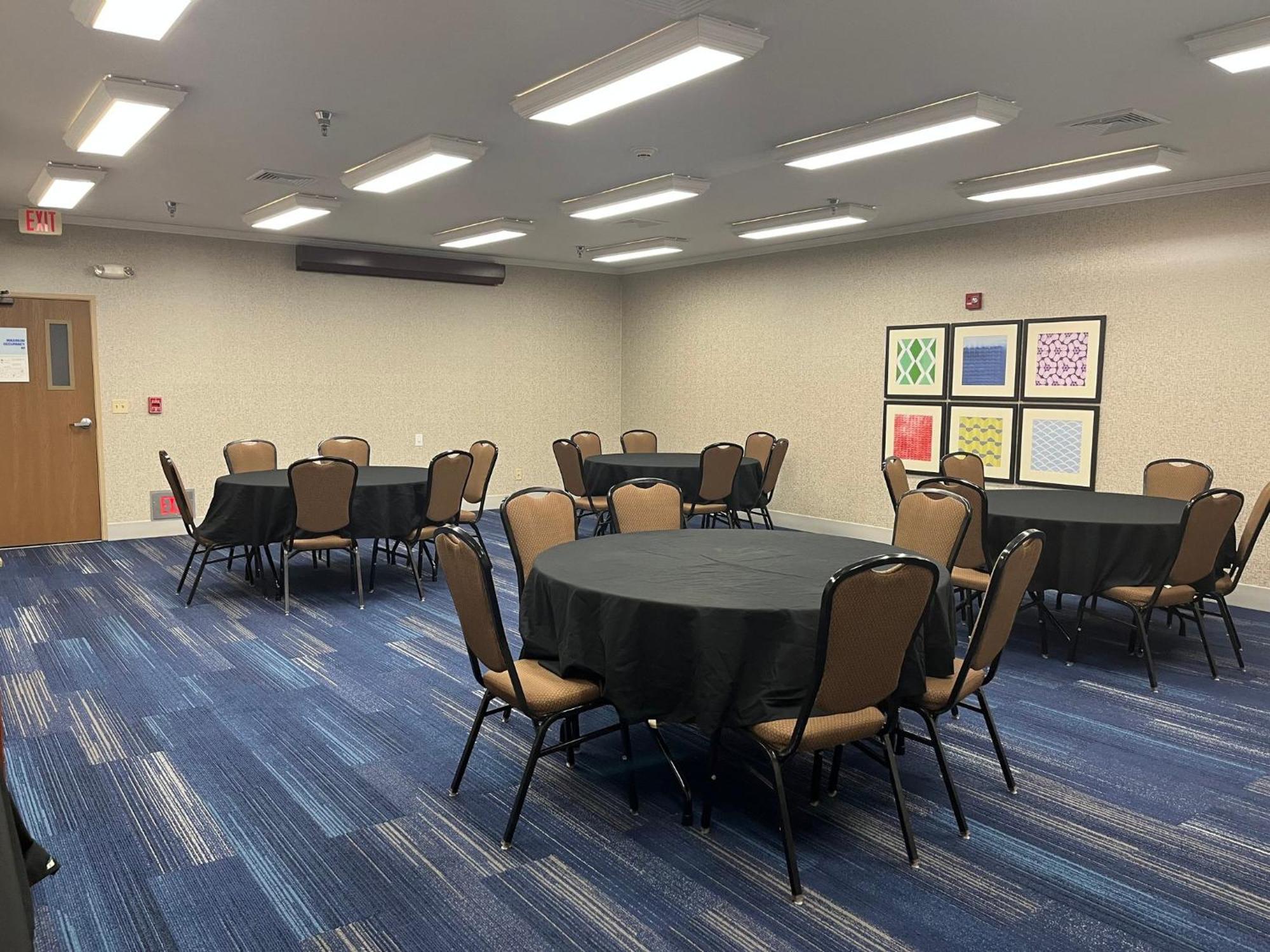 Holiday Inn Express Hotel & Suites Sioux Falls At Empire Mall By Ihg Exterior foto